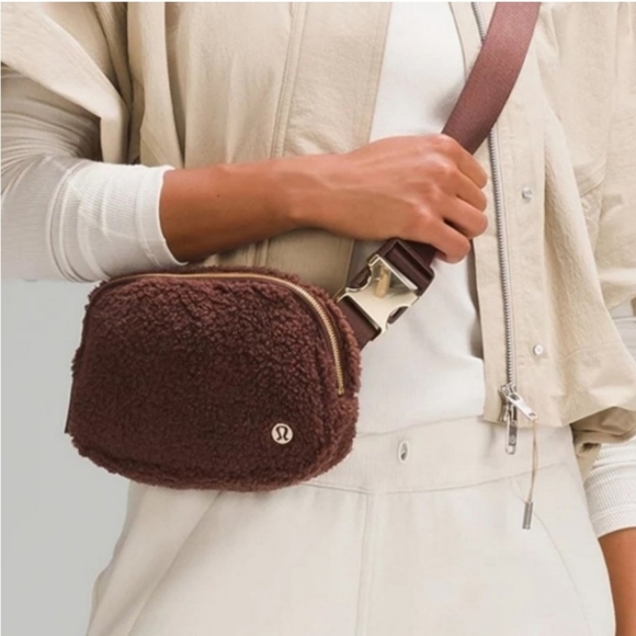 Lululemon NWTs Everywhere Beltbag - Picture 1 of 8
